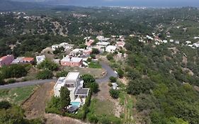 Traditional Stonebuilt Villa Leonanto, Only 5 Km From A Sandy Beach